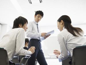 自己成長とキャリアアップを目指す営業職向け研修プログラムの選び方を解説